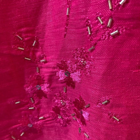 Laura Scott blouse is so pretty! Size 6 with beading embroideries pretty! - Picture 2 of 6